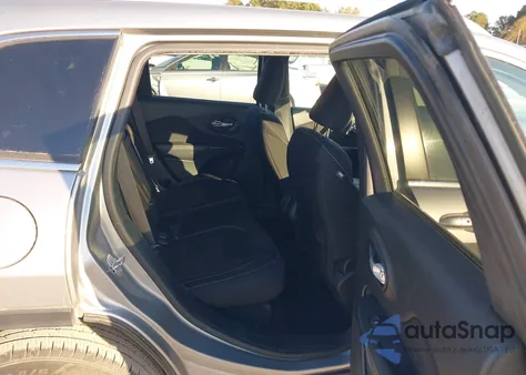 2015 Jeep Cherokee Latitude z USA, uszkodzony, nr VIN 1C4PJMCS0FW749614